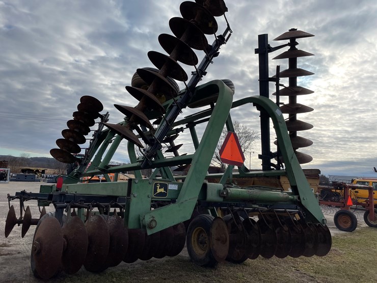 john-deere-235-image-5