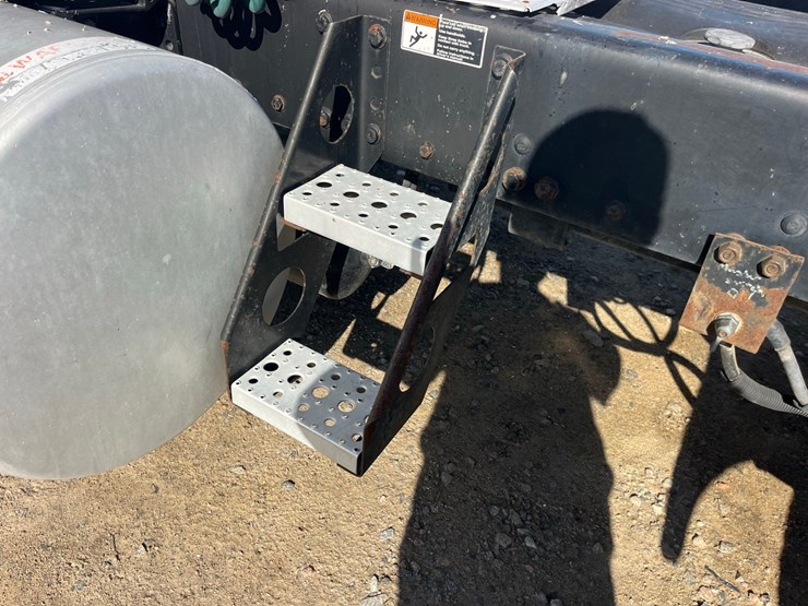 2007-freightliner-cloumbia-120,450-hp-mercedes,-10-speed,-good-rubber,-11r-22.5-tires-on-budd-wheels,-cold-ac,-clean-clean-truck,-779,000-miles,-image-16