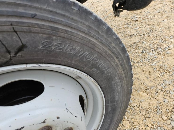 2016-ford-550-image-32