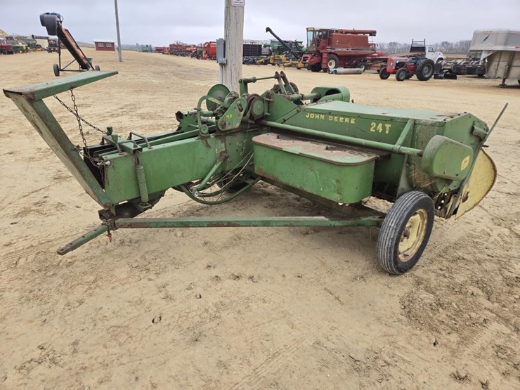 john-deere-24t-image-9