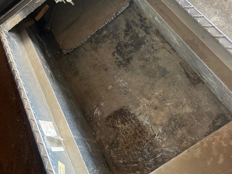 truck-bed-toolbox-image-9