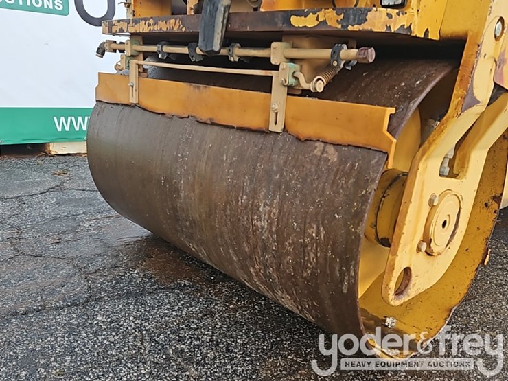 2011-caterpillar-cb34b-image-7