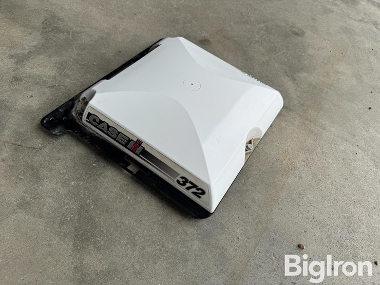 case-ih-372-guidance-receiver-image-4