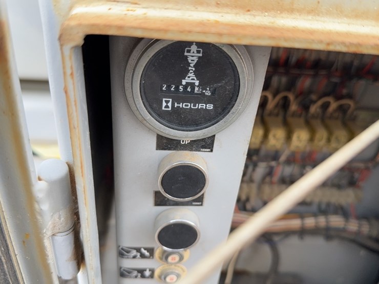 #2075-•-1999-skyjack-sj8841-scissor-lift-image-14