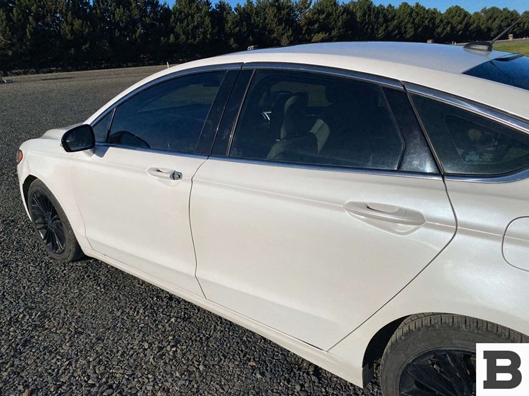 2016-ford-fusion-sedan-image-15