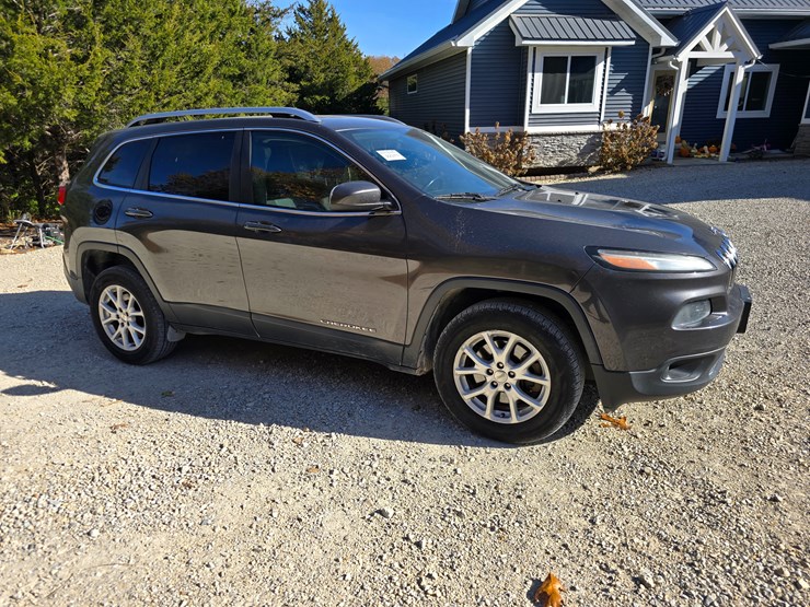 2016-jeep-cherokee-image-29