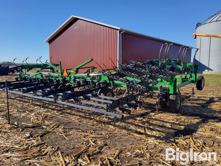 2011-john-deere-2210l-image-5