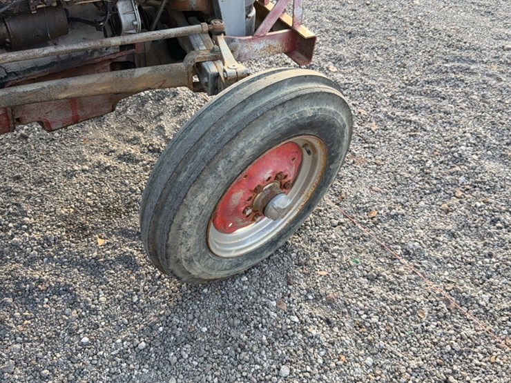 massey-ferguson-135-image-8