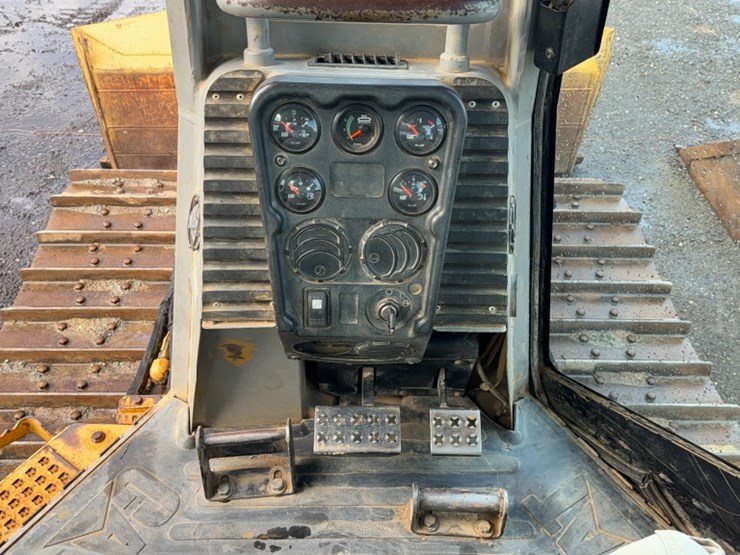 caterpillar-d5g-xl-image-16