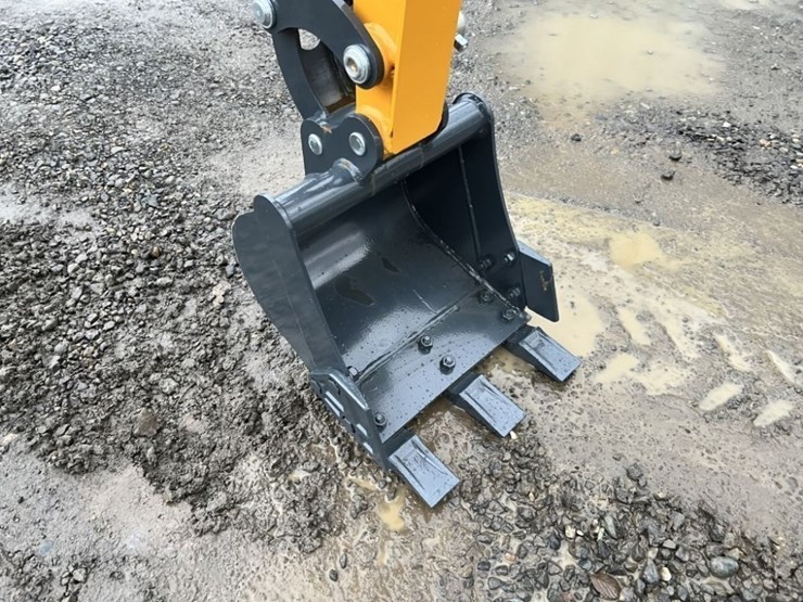 2025-infront-yfe10-mini-hydraulic-excavator-image-9