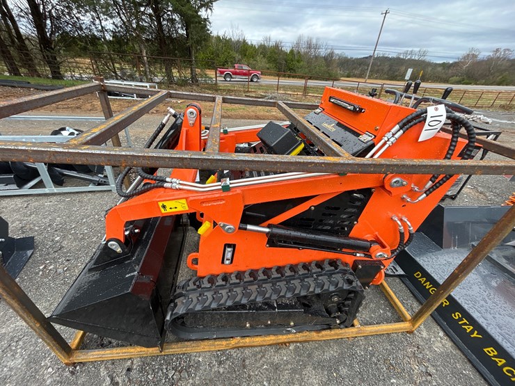 #101-•-2025-landhero-mini-track-skid-steer-image-3