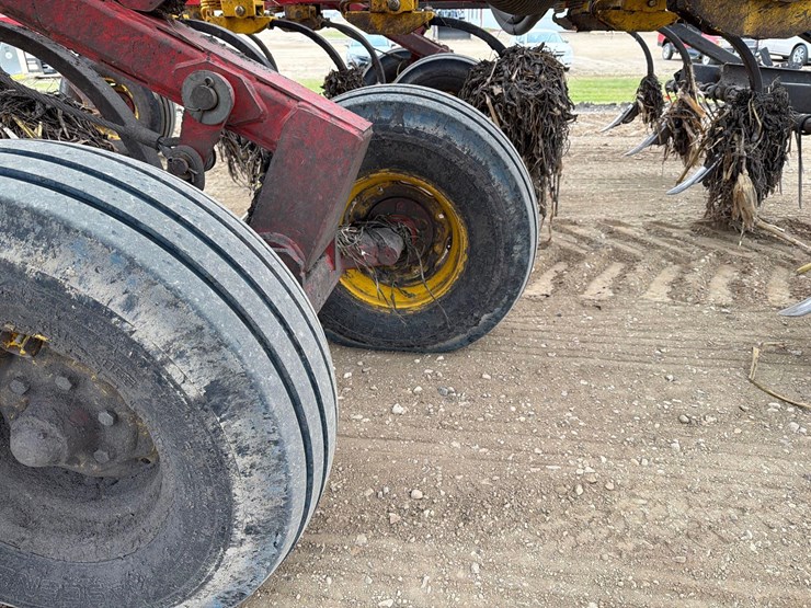 2014-bourgault-9400-image-17