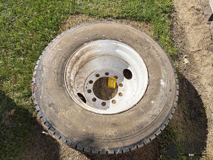 11r22.5-tire-on-10-bolt-rim-image-9