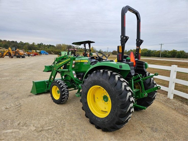 #3081-•-john-deere-4052-4x4-tractor/-400e-loader-image-3