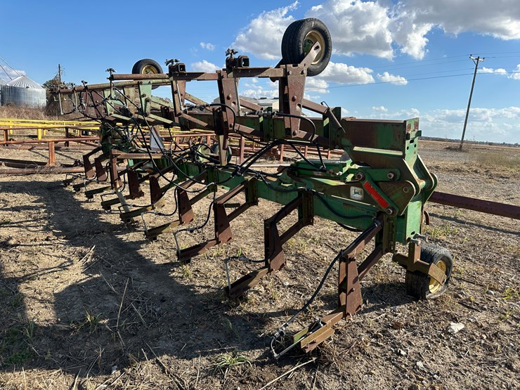 john-deere-845-image-3