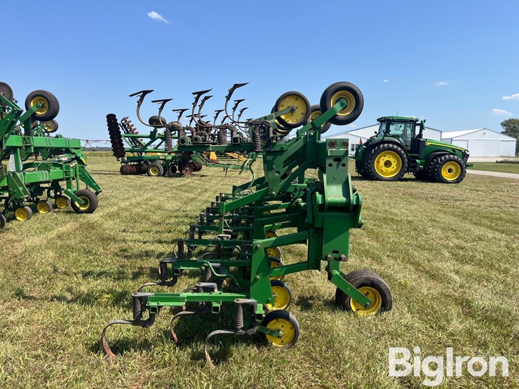 john-deere-845-image-4