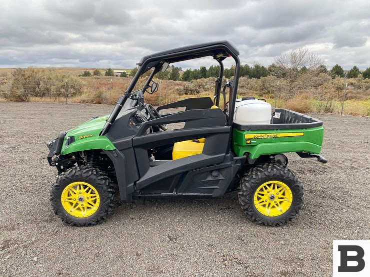 2021-john-deere-gator-image-2