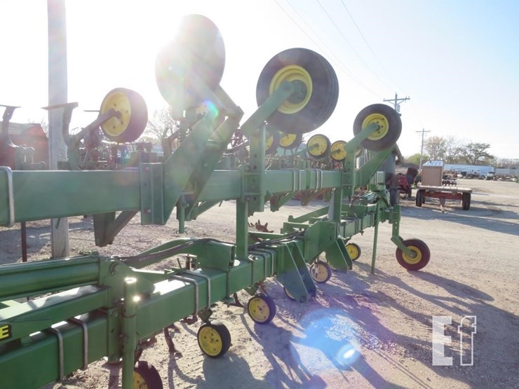 john-deere-845-image-12