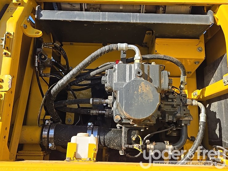 2022-komatsu-pc490-lc-11-image-90