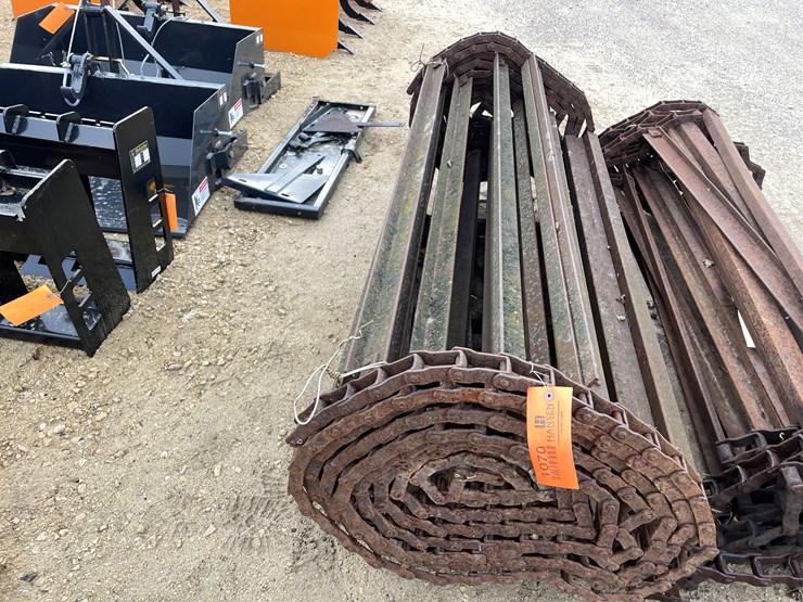 #1070-•-new-idea-manure-spreader-apron-image-2