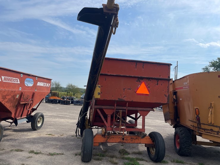 #1467-•-bushnell-gravity-cart-with-auger-image-4