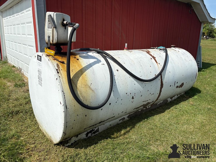 1,000-gal-fuel-tank-w/electric-pump-image-1