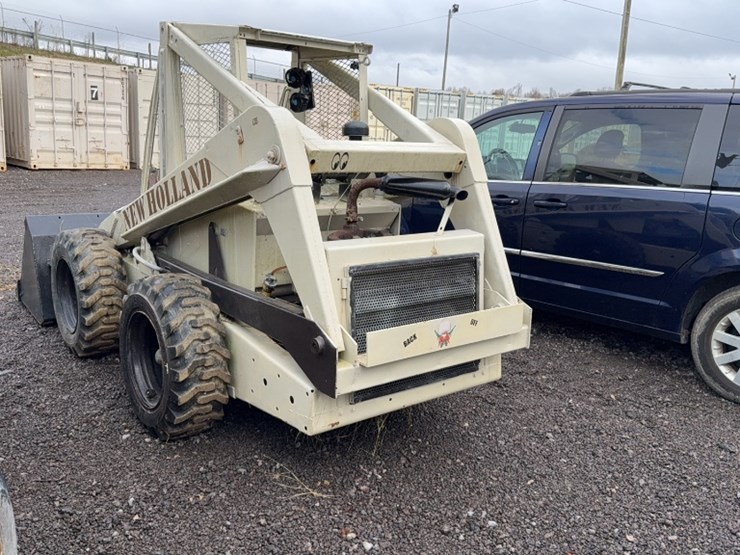 new-holland-l35-image-9