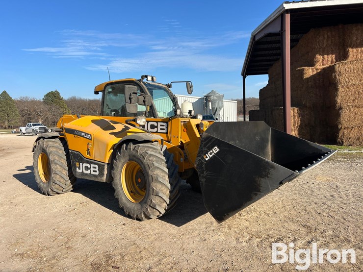 2020-jcb-542-70ag+-telehandler-image-3