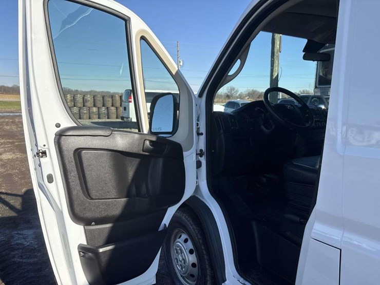 2018-ram-promaster-1500-image-11