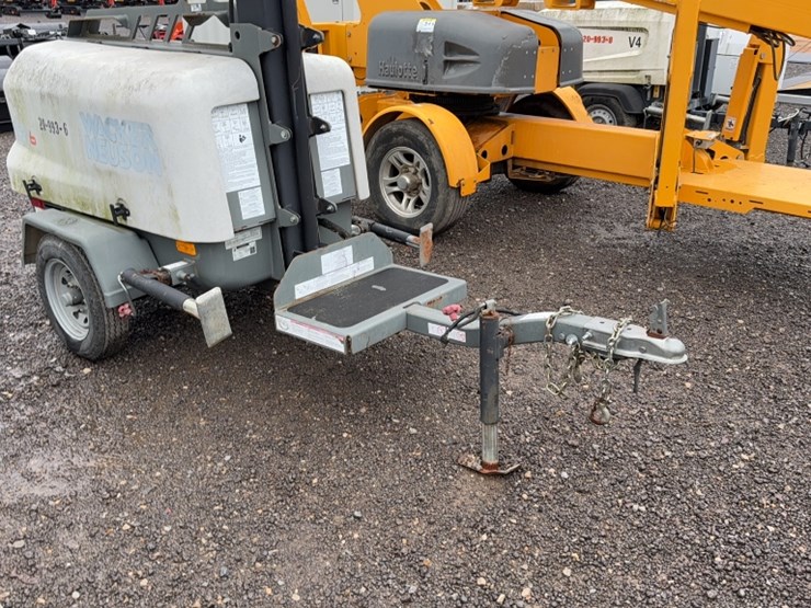 #2057-•-wacker-neuson-towable-light-tower-image-2
