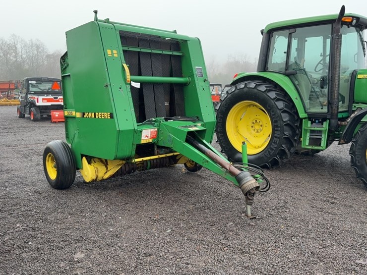 john-deere-335-image-3