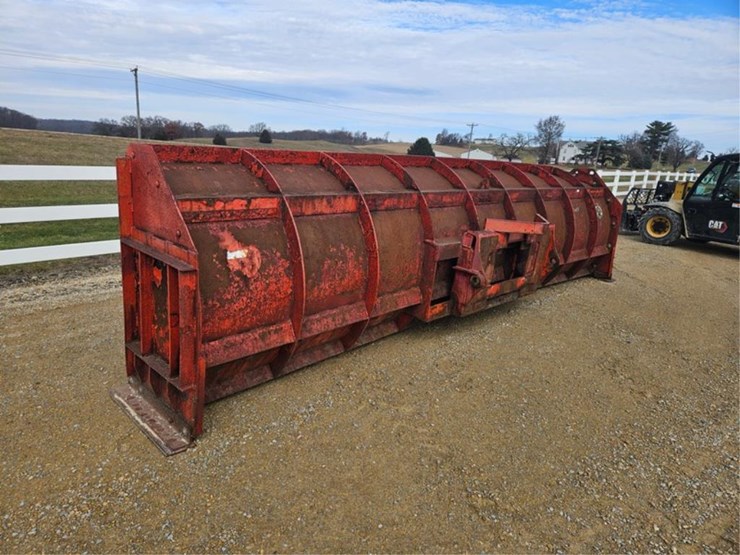 #3290-•-henke-20'-end-loader-snow-pusher-image-3