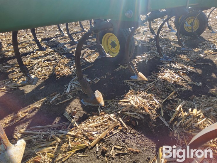 2011-john-deere-2210l-image-20