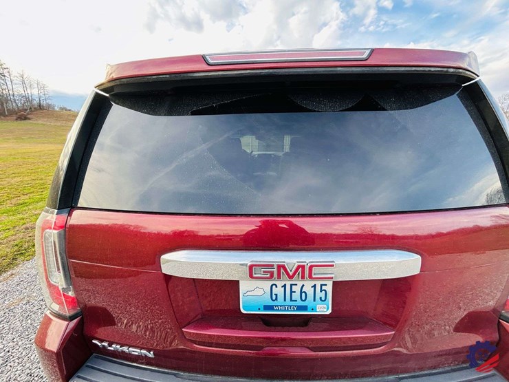 2018-gmc-yukon-denali-image-32