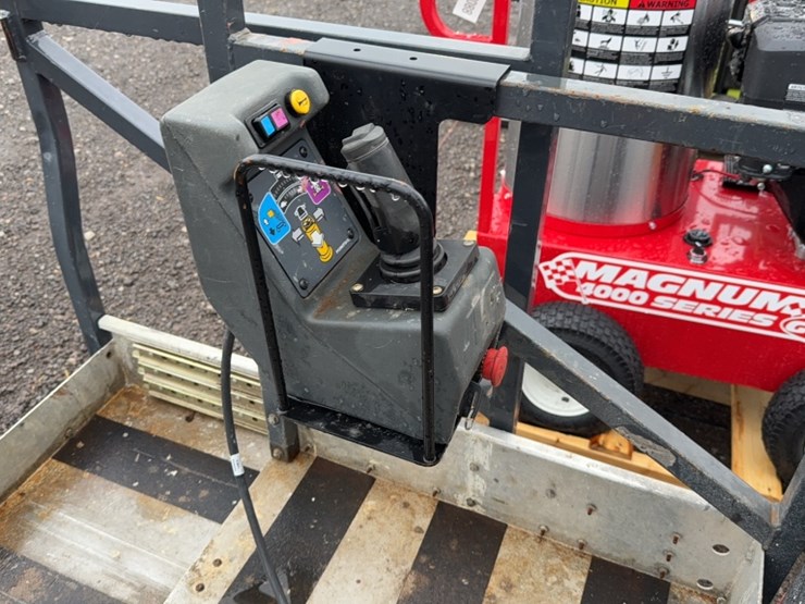 2007-jlg-20mvl-image-3