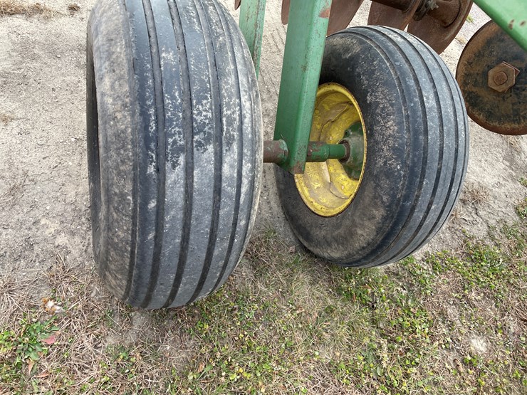 john-deere-235-image-12