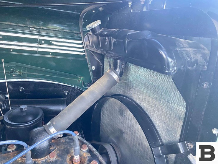 1940-international-d5-30-flatbed-truck-image-28