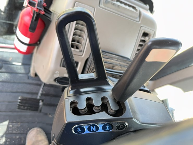 case-ih-magnum-335-image-63