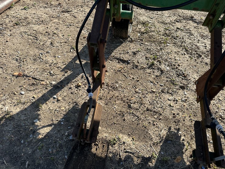 john-deere-845-image-23