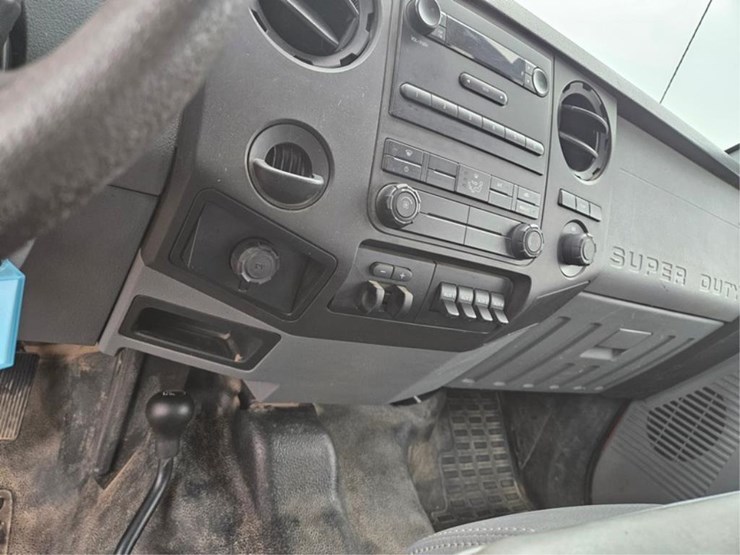 2016-ford-550-image-46