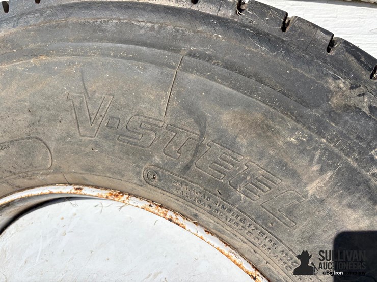 11r22.5-tire-on-10-bolt-rim-image-5