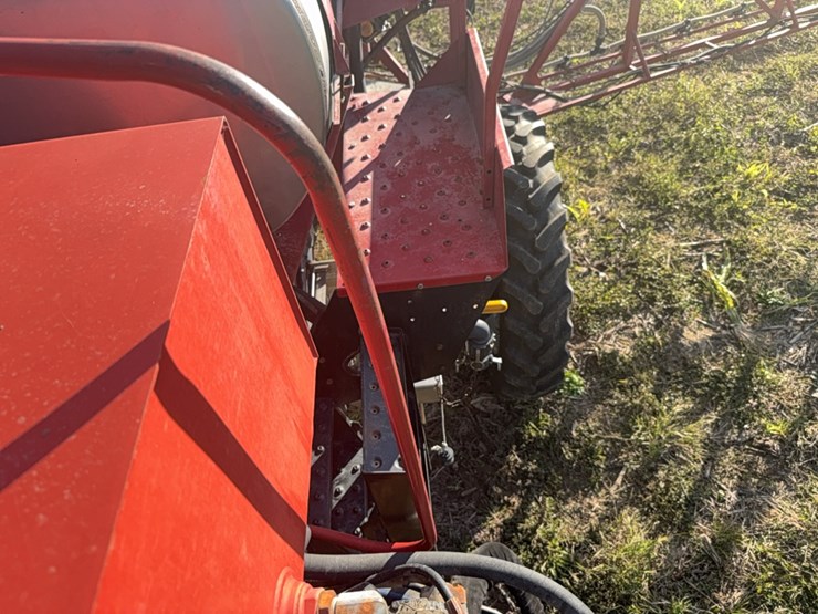case-ih-3185-patriot-sprayer-image-104