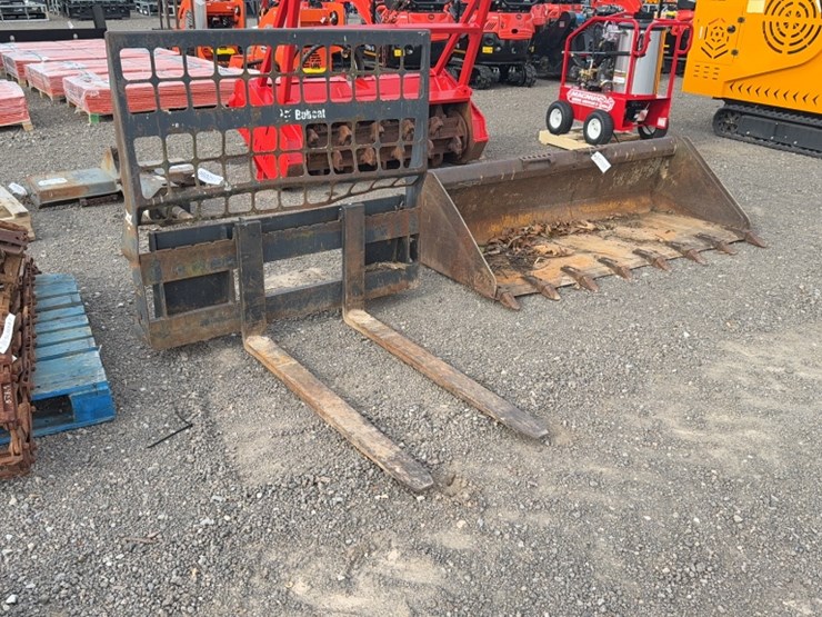 #2015-•-bobcat-48"-skid-steer-pallet-forks-image-1