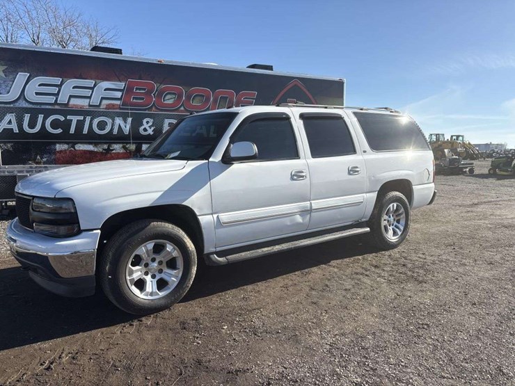 2005-chevrolet-suburban-image-1