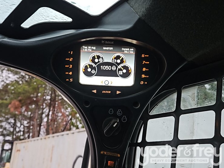 2019-bobcat-t740-image-28
