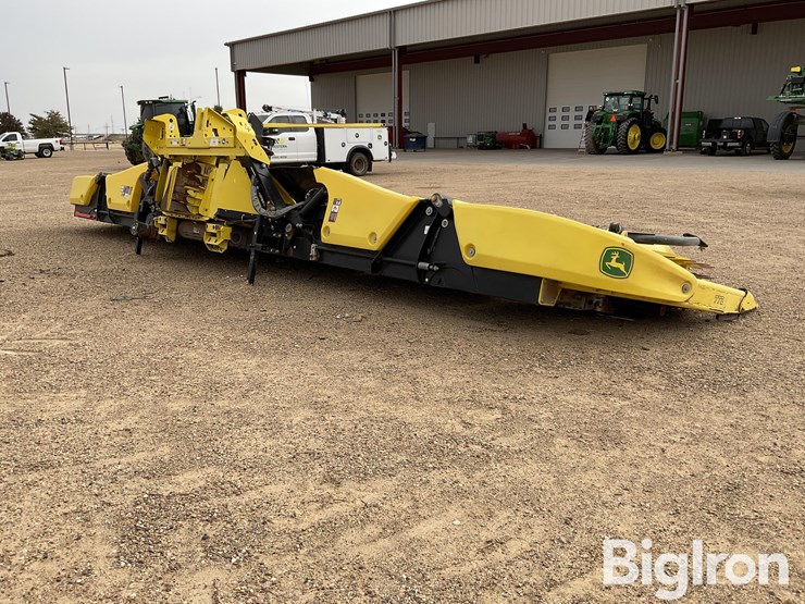 2023-john-deere-772-image-5