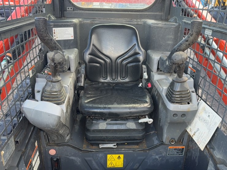 kubota-svl65-2-image-14