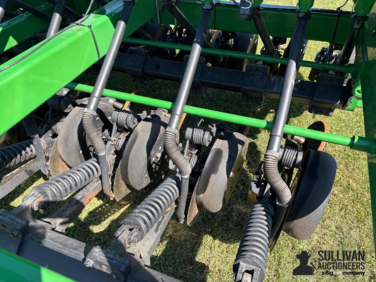 2015-john-deere-1590-image-16