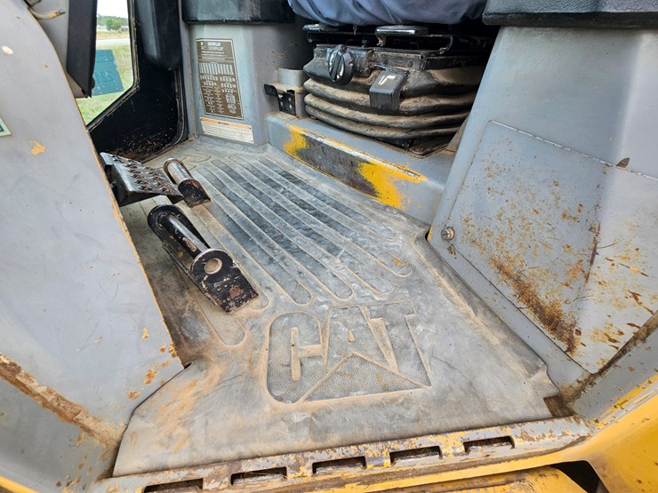 2002-caterpillar-d5g-xl-image-30