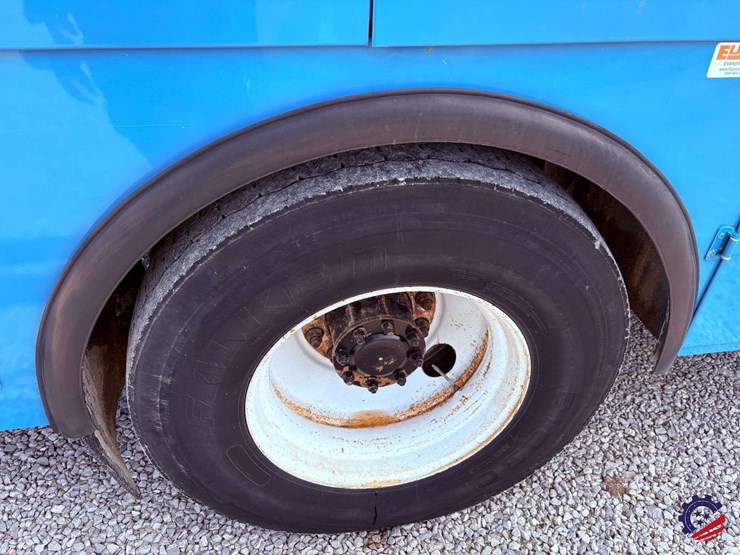 2012-peterbilt-337-image-13